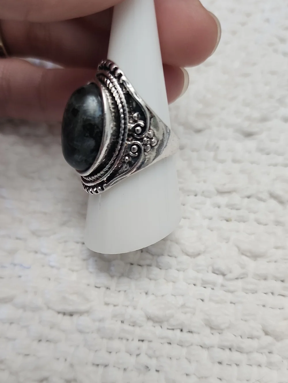 Unisex Vintage Style Oval Moonstone Gemstonr Inlaid Antique Silver Plated Ring